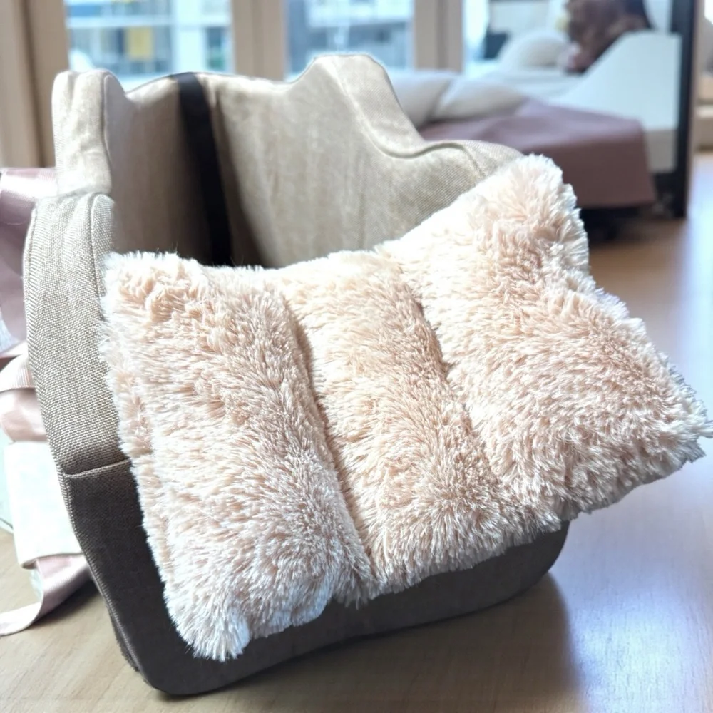 NWOT Cozy Small Dog Car Seat Booster Carrier Champagne Khaki